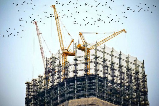 Cтроительный сектор Великобритании движется к кризису денежных потоков: компании борются с задержками платежей